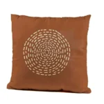 Coussin etnico beige 45 x 45 cm_3296. DIAYTAR COTE D'IVOIRE - L'Essence de la Tradition et de la Modernité réunies. Explorez notre plateforme en ligne pour trouver des produits authentiques du Côte d'Ivoire, tout en découvrant les dernières tendances du monde moderne.