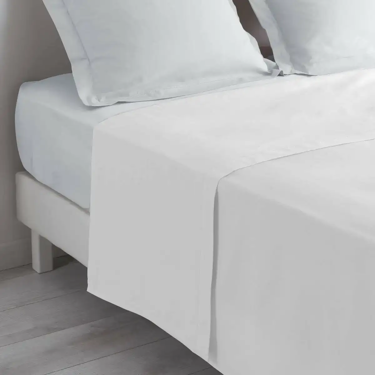 Drap blanc reconditionne b _1880. Bienvenue chez DIAYTAR COTE D'IVOIRE - Où Chaque Produit a son Histoire. Plongez dans notre sélection diversifiée et découvrez des articles qui racontent le riche patrimoine sénégalais.