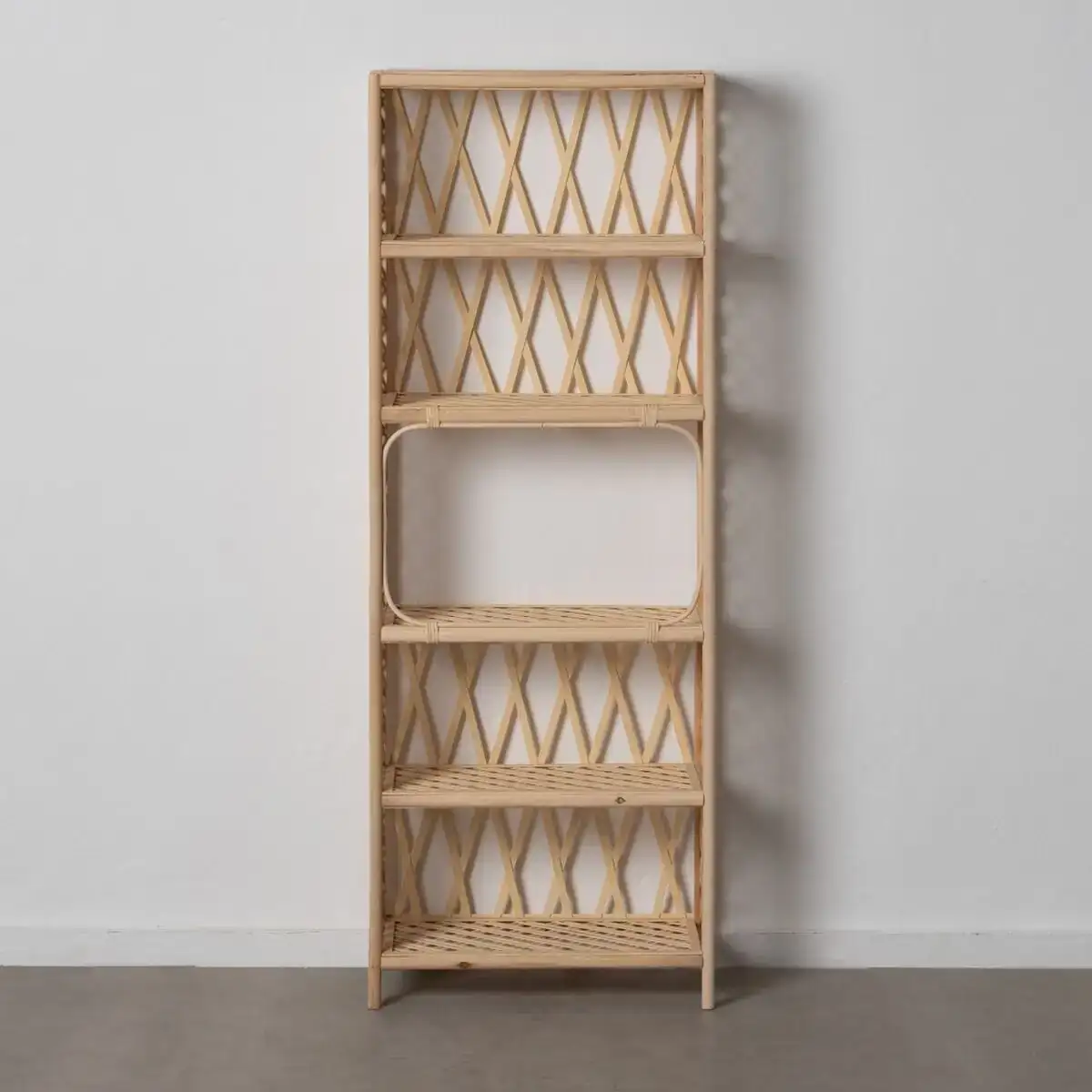 Etagere ratan 64 x 34 5 x 171 cm naturel bambou_5932. DIAYTAR COTE D'IVOIRE - L'Équilibre Parfait entre Tradition et Modernité. Explorez notre collection pour trouver des produits qui incarnent la culture et la contemporanéité du Côte d'Ivoire.