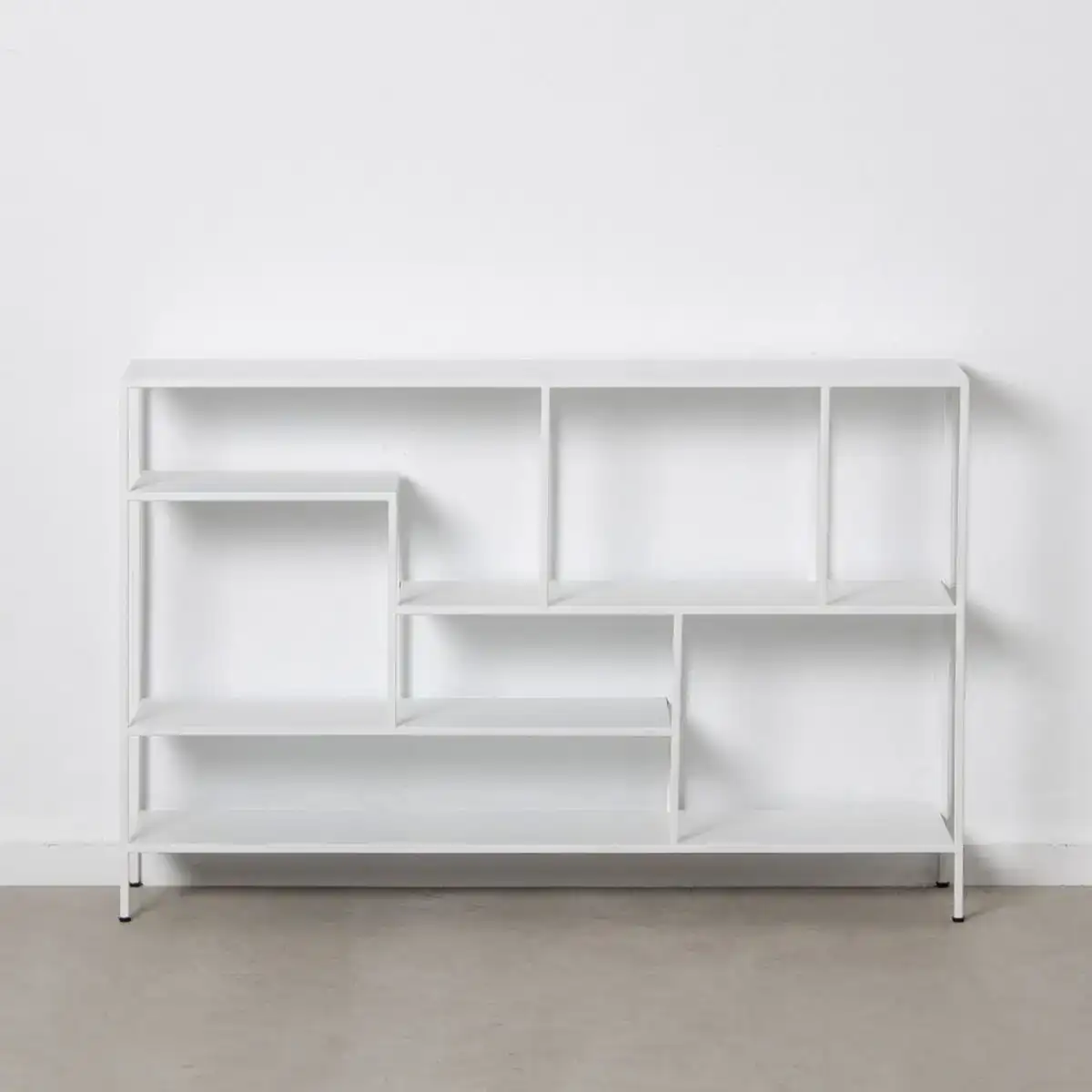 Etagere square 130 x 26 x 85 cm metal blanc_5905. Découvrez DIAYTAR COTE D'IVOIRE - Là où le Choix Rencontre la Qualité. Parcourez notre gamme diversifiée et choisissez parmi des produits conçus pour exceller dans tous les aspects de votre vie.