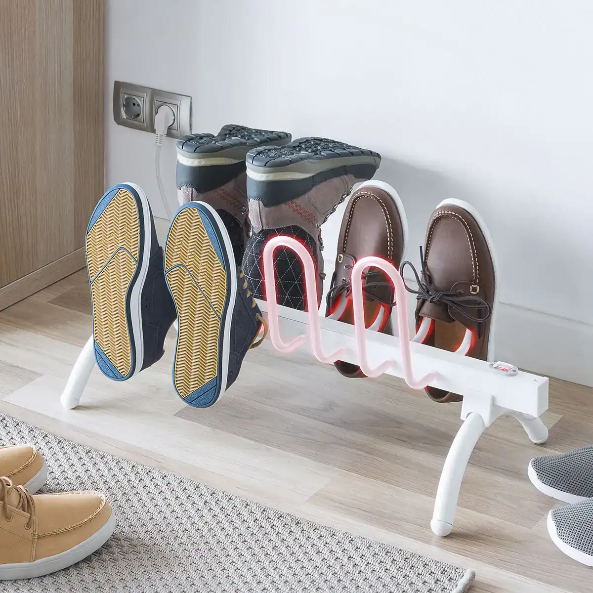Etendoir sechoir electrique a chaussures innovagoods_7317. DIAYTAR COTE D'IVOIRE - Votre Portail vers l'Extraordinaire. Parcourez nos collections et découvrez des produits qui vous emmènent au-delà de l'ordinaire, créant une expérience de shopping mémorable.