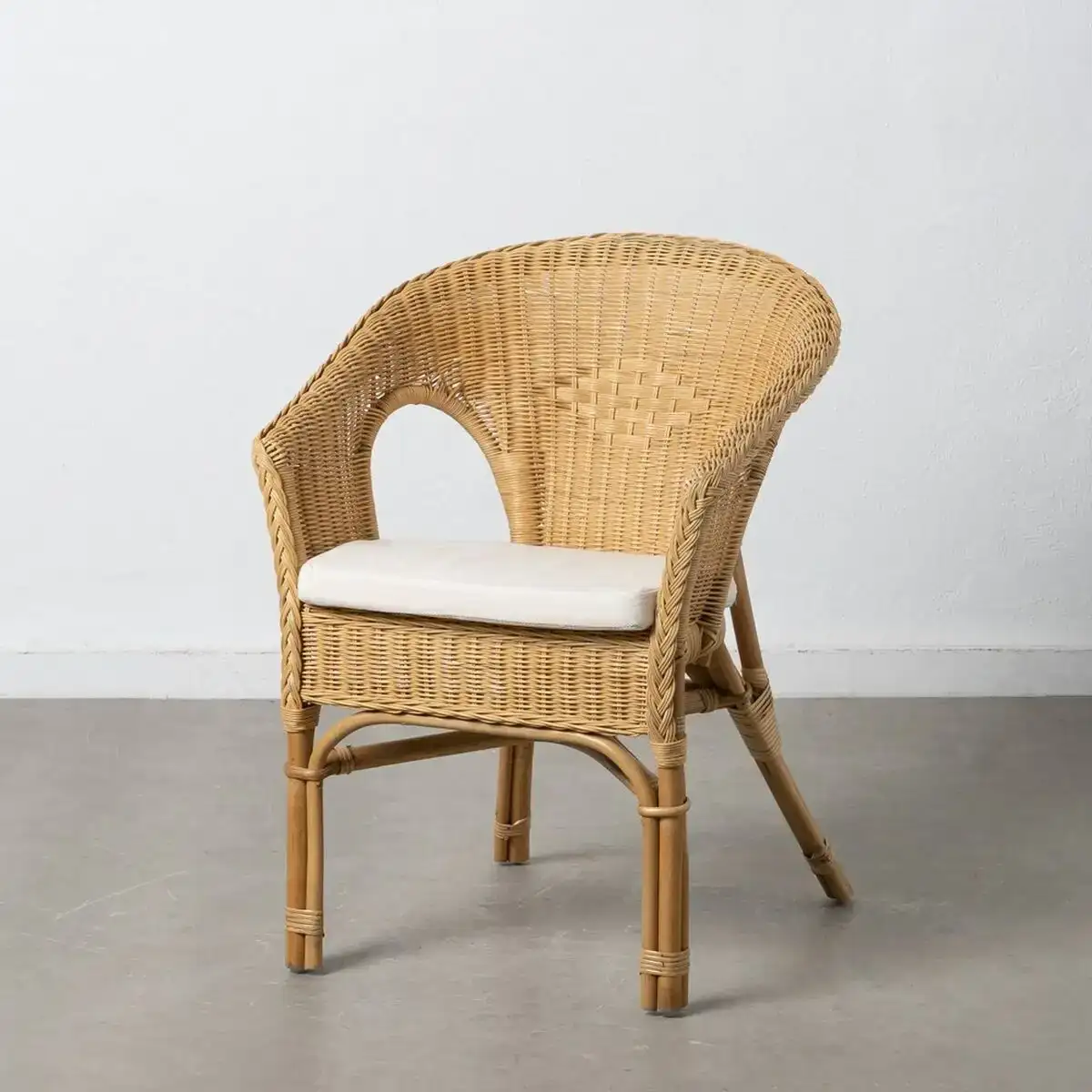Fauteuil 57 x 58 x 80 cm naturel rotin_7257. DIAYTAR COTE D'IVOIRE - L'Art du Shopping Sublime. Naviguez à travers notre catalogue et choisissez parmi des produits qui ajoutent une touche raffinée à votre vie quotidienne.