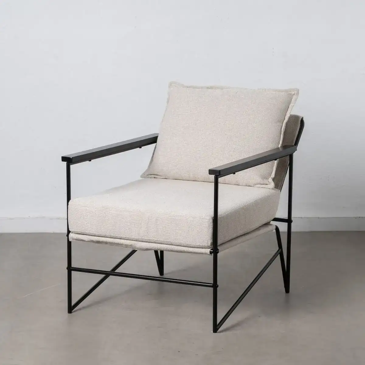Fauteuil 69 x 79 x 82 cm tissu synthetique beige metal_7132. DIAYTAR COTE D'IVOIRE - L'Essence de la Tradition et de la Modernité réunies. Explorez notre plateforme en ligne pour trouver des produits authentiques du Côte d'Ivoire, tout en découvrant les dernières tendances du monde moderne.