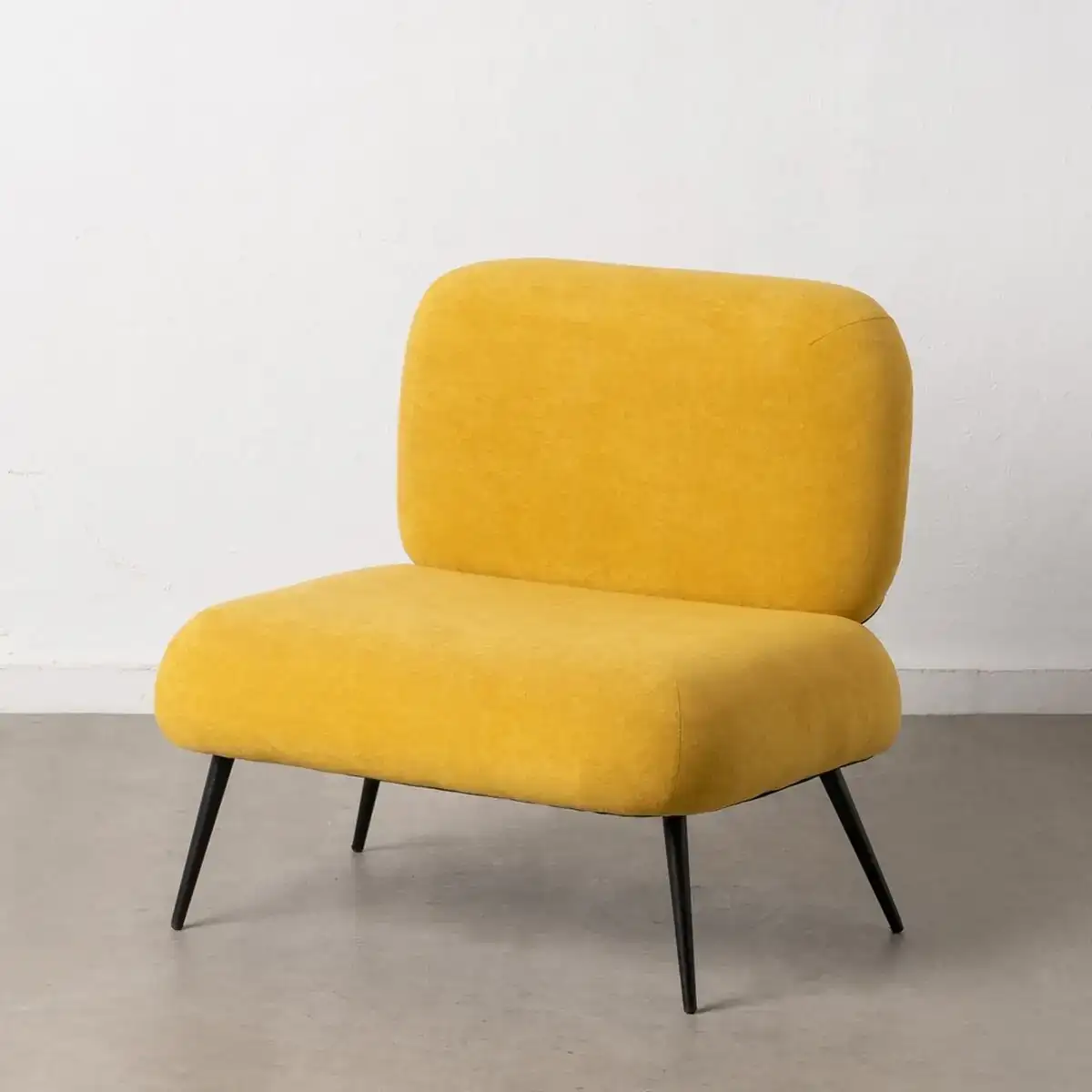 Fauteuil 81 x 51 x 79 cm tissu synthetique bois jaune_3477. DIAYTAR COTE D'IVOIRE - Là où Choisir est un Acte d'Amour pour le Côte d'Ivoire. Explorez notre gamme et choisissez des produits qui célèbrent la culture et l'artisanat du pays.