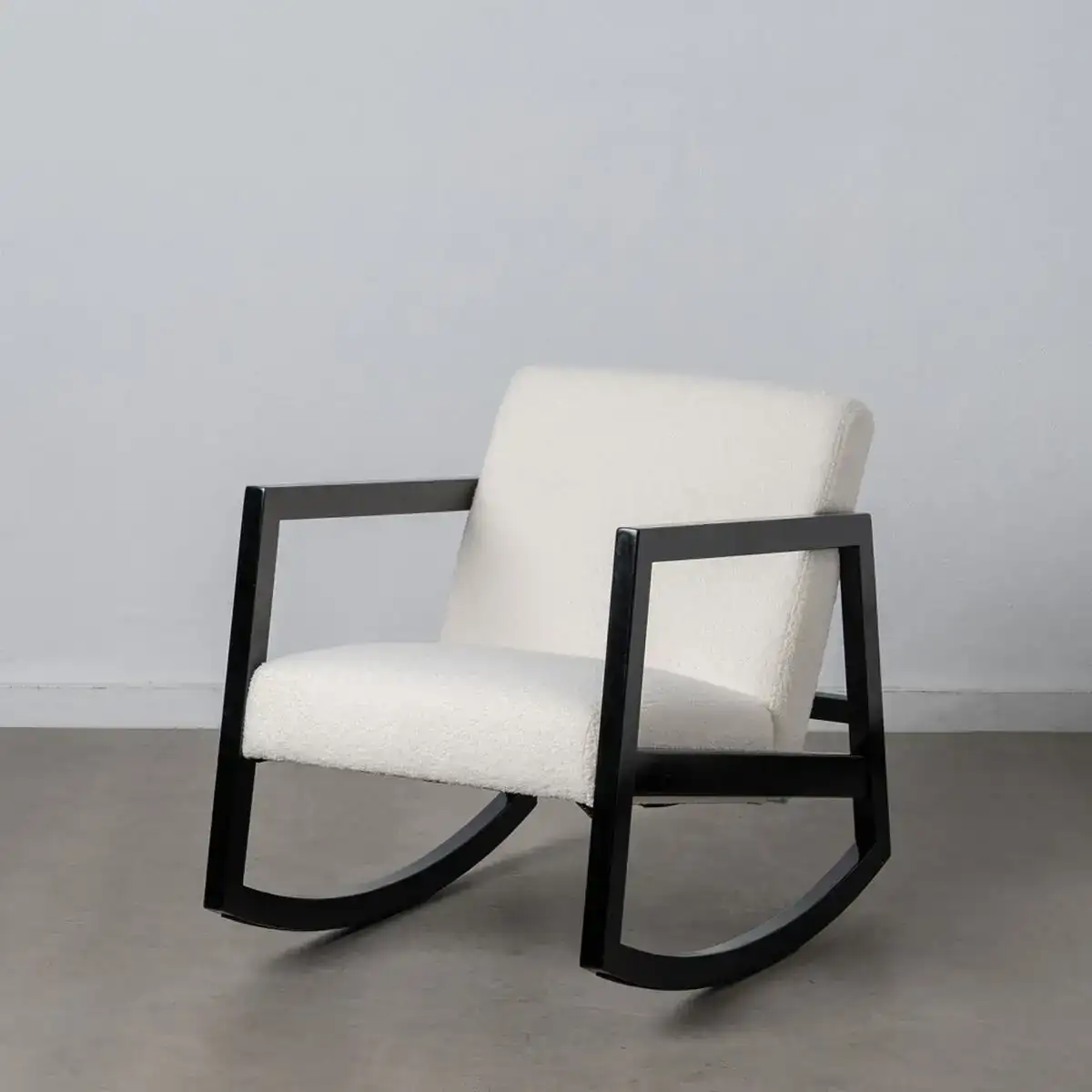 Fauteuil a bascule 60 x 83 x 72 cm noir bois d hevea_9291. Bienvenue chez DIAYTAR COTE D'IVOIRE - Où Chaque Objet a sa Propre Histoire. Découvrez notre sélection soigneusement choisie et choisissez des produits qui racontent le patrimoine sénégalais.