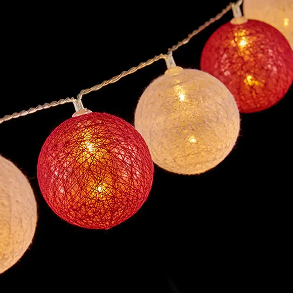 Guirlande de boules led 2 m o 6 cm rose_4923. Entrez dans DIAYTAR COTE D'IVOIRE - Où Chaque Détail Compte. Explorez notre boutique en ligne pour trouver des produits de haute qualité, soigneusement choisis pour répondre à vos besoins et vos désirs.