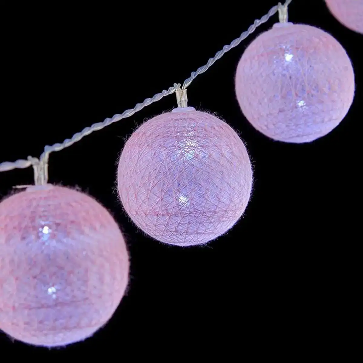 Guirlande de boules led o 4 cm 2 m rose_3922. DIAYTAR COTE D'IVOIRE - Là où Vos Rêves Prendent Forme. Plongez dans notre catalogue diversifié et trouvez des produits qui enrichiront votre quotidien, du pratique à l'exceptionnel.