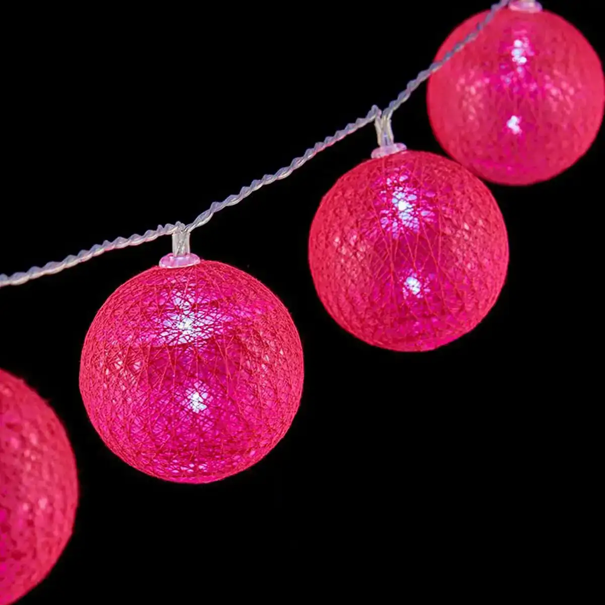 Guirlande de boules led o 6 cm rose fonce 2 m_4286. DIAYTAR COTE D'IVOIRE - Là où la Beauté Rencontre la Fonctionnalité. Parcourez notre sélection pour trouver des produits qui allient esthétique et praticité, pour un quotidien sublimé.