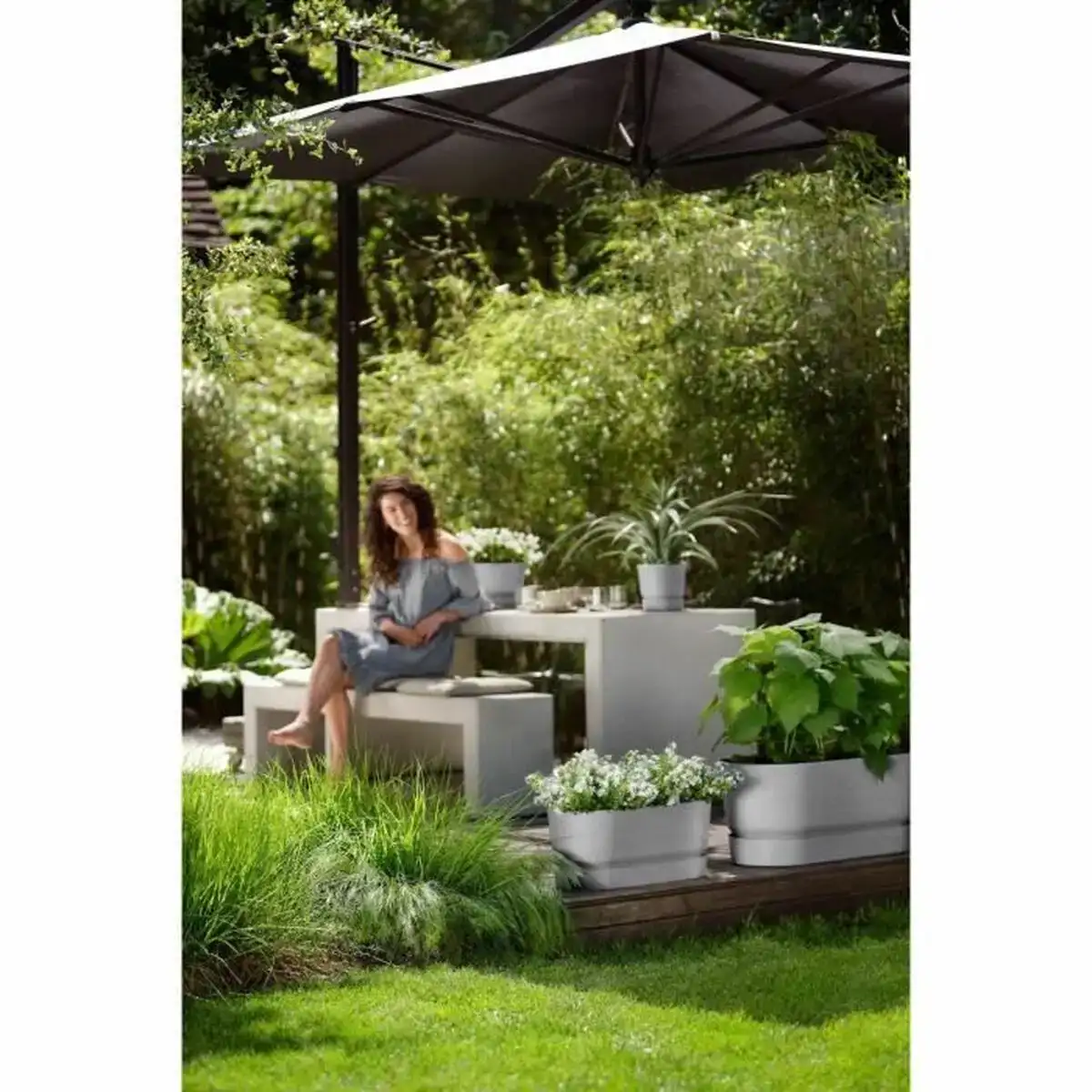 Jardiniere elho gris 60 cm plastique ovale_8074. DIAYTAR COTE D'IVOIRE - Là où la Beauté Rencontre la Fonctionnalité. Parcourez notre sélection pour trouver des produits qui allient esthétique et praticité, pour un quotidien sublimé.