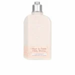 Lait corporel fleurs de cerisier 250 ml_3309. DIAYTAR COTE D'IVOIRE - L'Art de Vivre l'Élégance Accessible. Parcourez notre gamme variée et choisissez des produits qui ajoutent une touche de sophistication à votre style.