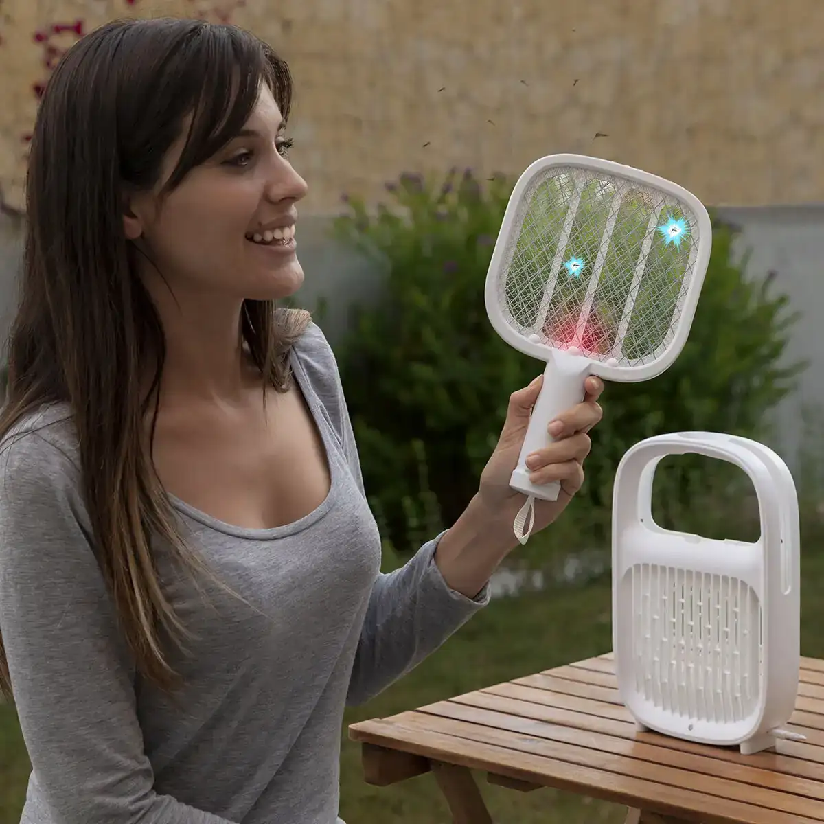 Lampe antimoustiques et raquette anti insectes rechargeable 2 en 1 swateck innovagoods_8149. Entrez dans le Monde de DIAYTAR COTE D'IVOIRE - Où Chaque Produit Raconte une Histoire Unique. Explorez notre sélection et laissez-vous transporter par des récits à travers les articles que vous choisissez.