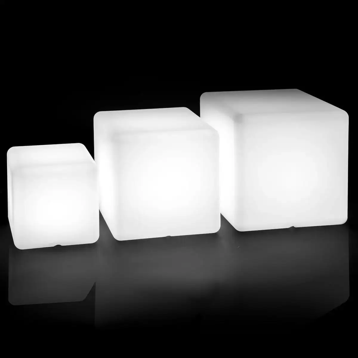 Lampe de bureau block_8108. DIAYTAR COTE D'IVOIRE - Là où le Shopping devient une Fête des Sens. Plongez dans notre univers et choisissez des produits qui éveillent votre goût pour l'esthétique et l'authenticité.