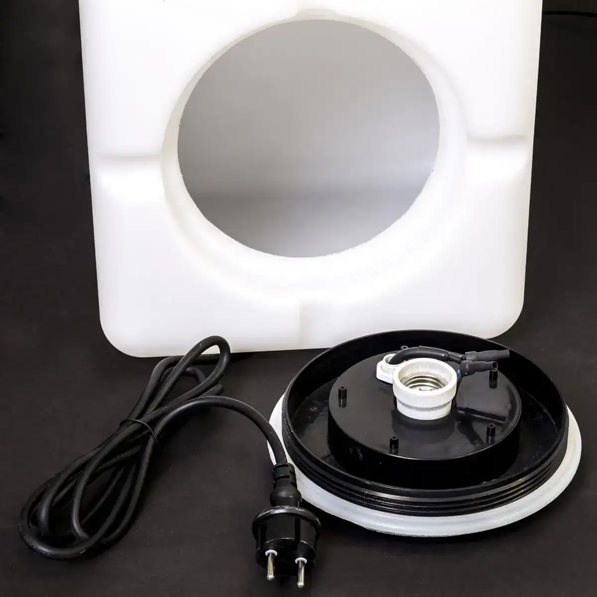 Lampe de bureau block_8996. DIAYTAR COTE D'IVOIRE - Où Choisir Devient une Découverte. Explorez notre boutique en ligne et trouvez des articles qui vous surprennent et vous ravissent à chaque clic.