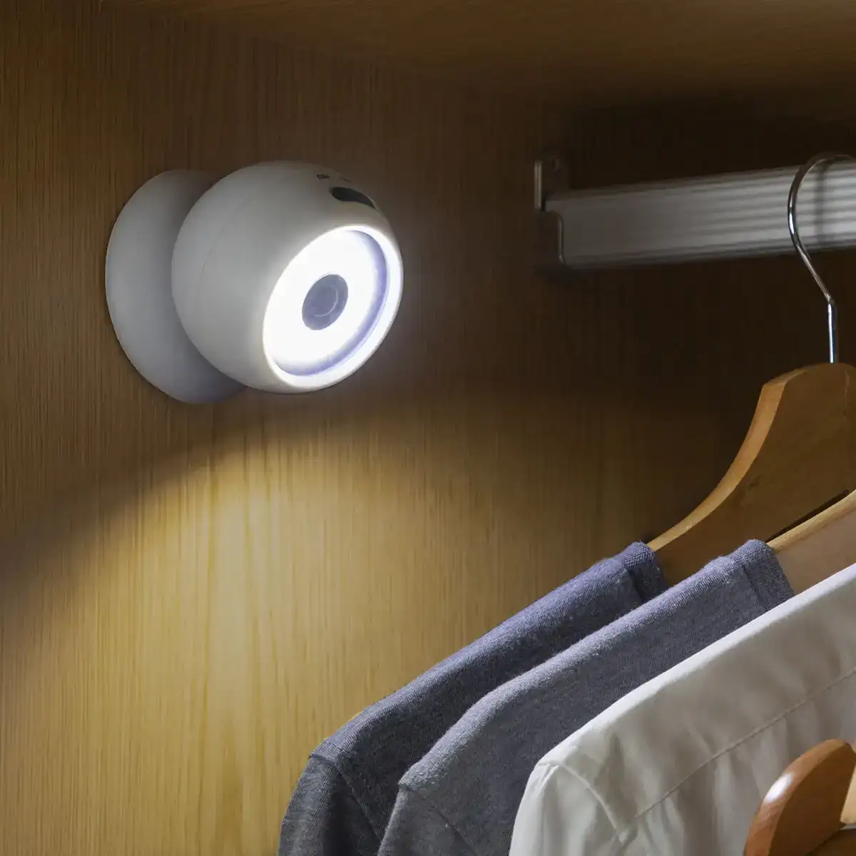 Lampe led avec capteur de mouvement maglum innovagoods reconditionne a _7606. DIAYTAR COTE D'IVOIRE - L'Artisanat à Portée de Clic. Découvrez notre boutique en ligne pour trouver des produits uniques qui célèbrent la créativité et l'artisanat sénégalais.