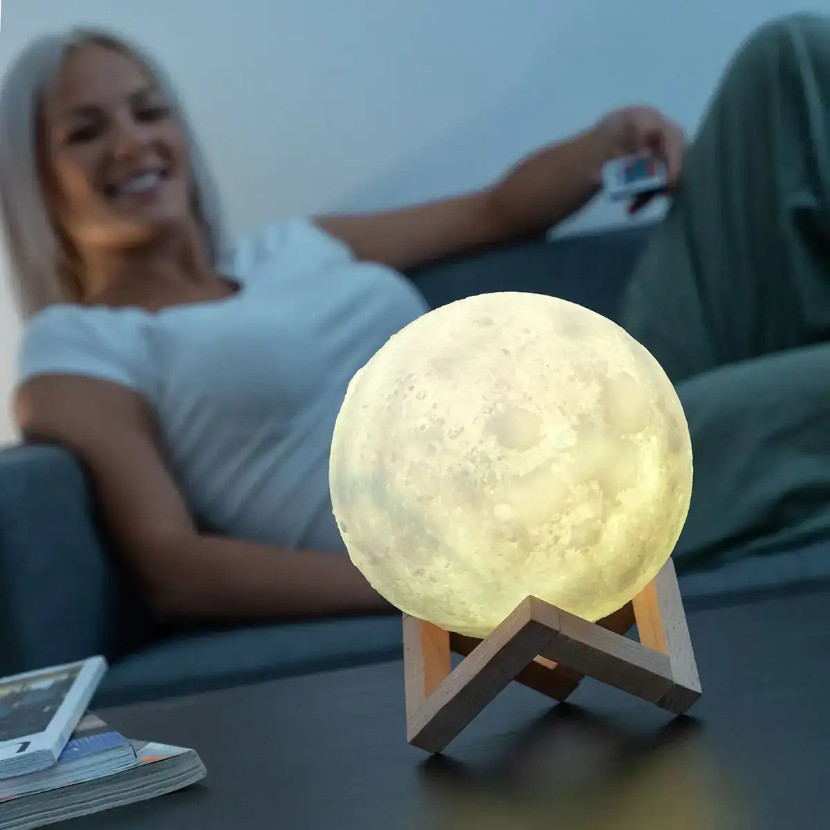 Lampe led rechargeable lune moondy innovagoods_6651. DIAYTAR COTE D'IVOIRE - Là où Chaque Produit Évoque une Émotion. Parcourez notre catalogue et choisissez des articles qui vous touchent et qui enrichissent votre expérience.