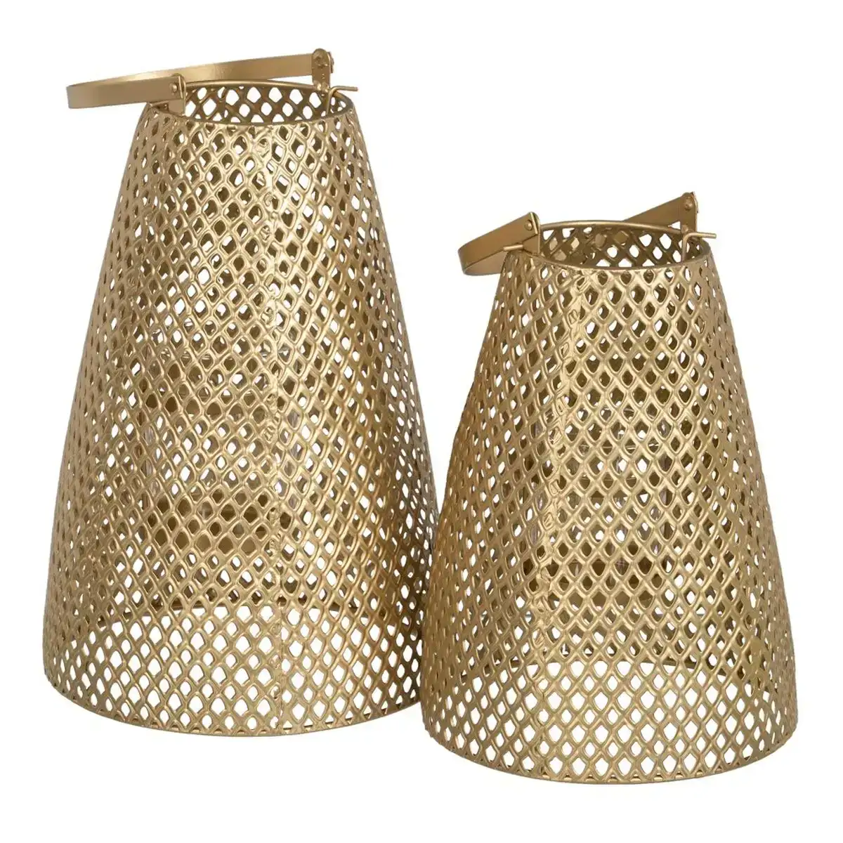 Lanterne bougeoir dore metal 20 x 20 x 31 cm 2 unites _4802. Entrez dans le Monde Éclectique de DIAYTAR COTE D'IVOIRE. Explorez nos catégories et dénichez des trésors qui reflètent la richesse et l'authenticité du Côte d'Ivoire.