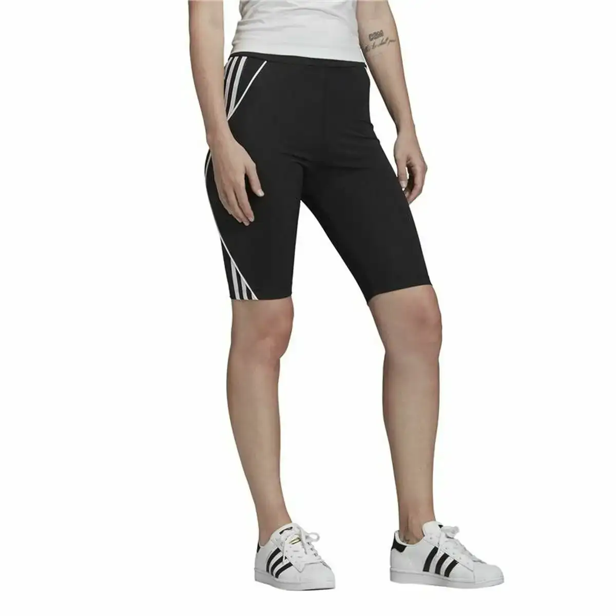 Legging court de sport adidas noir_8419. Entrez dans l'Univers de DIAYTAR COTE D'IVOIRE - Votre Destination de Shopping Complète. Découvrez des produits qui reflètent la diversité et la richesse culturelle du Côte d'Ivoire, le tout à portée de clic.
