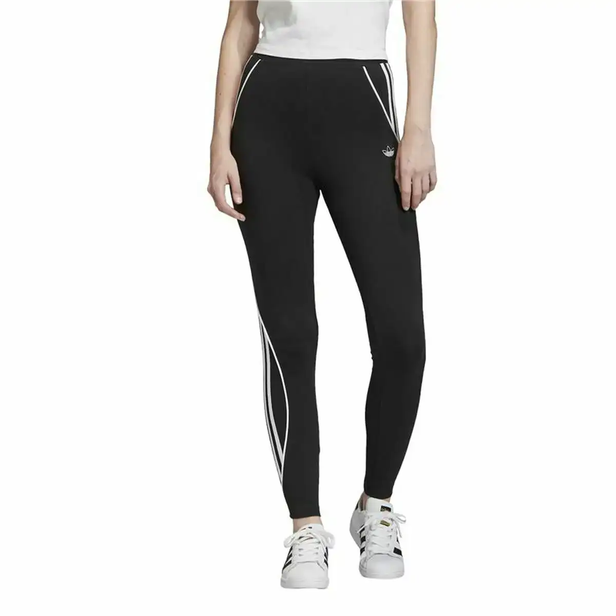 Leggings de sport adidas 3 stripes noir_1976. DIAYTAR COTE D'IVOIRE - Votre Destination Shopping de Choix. Explorez notre boutique en ligne et découvrez des trésors qui reflètent votre style et votre passion pour l'authenticité.