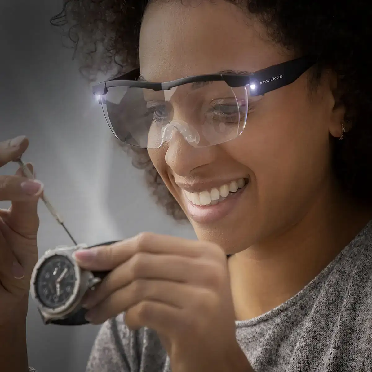 Lunettes loupe avec led glassoint innovagoods_7047. DIAYTAR COTE D'IVOIRE - Où Choisir est un Plaisir Responsable. Parcourez notre catalogue et choisissez des produits qui incarnent notre engagement envers des pratiques durables et éthiques.