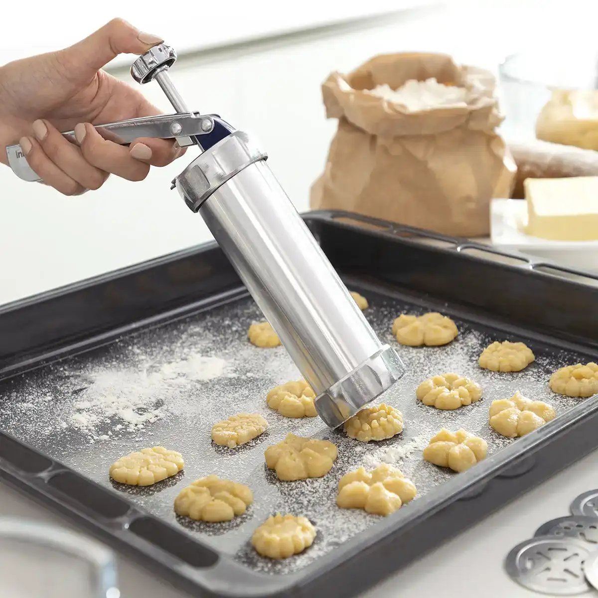 Machine a biscuits et douille 2 en 1 prekies innovagoods reconditionne b _4628. Entrez dans l'Univers de DIAYTAR COTE D'IVOIRE - Où Choisir est un Plaisir. Explorez notre catalogue diversifié et trouvez des articles qui reflètent vos goûts et votre personnalité.