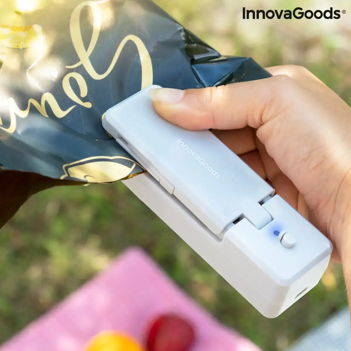Machine a sceller les sacs rechargeable avec aimant et cutter rebasyl innovagoods_2314. DIAYTAR COTE D'IVOIRE - Votre Destination Shopping Incontournable. Parcourez nos rayons virtuels et trouvez des articles qui répondent à tous vos besoins, du quotidien à l'exceptionnel.