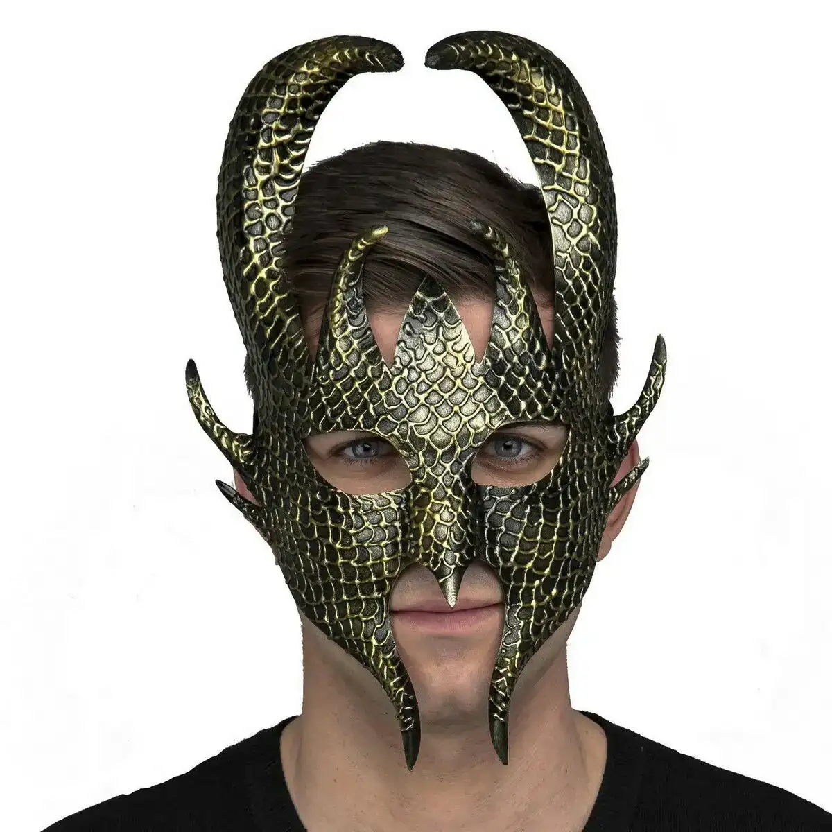 Masque my other me dore carnaval_5466. DIAYTAR COTE D'IVOIRE - Votre Destination Shopping pour Tous. Parcourez notre boutique en ligne et découvrez une variété de produits pour satisfaire tous vos besoins et désirs.