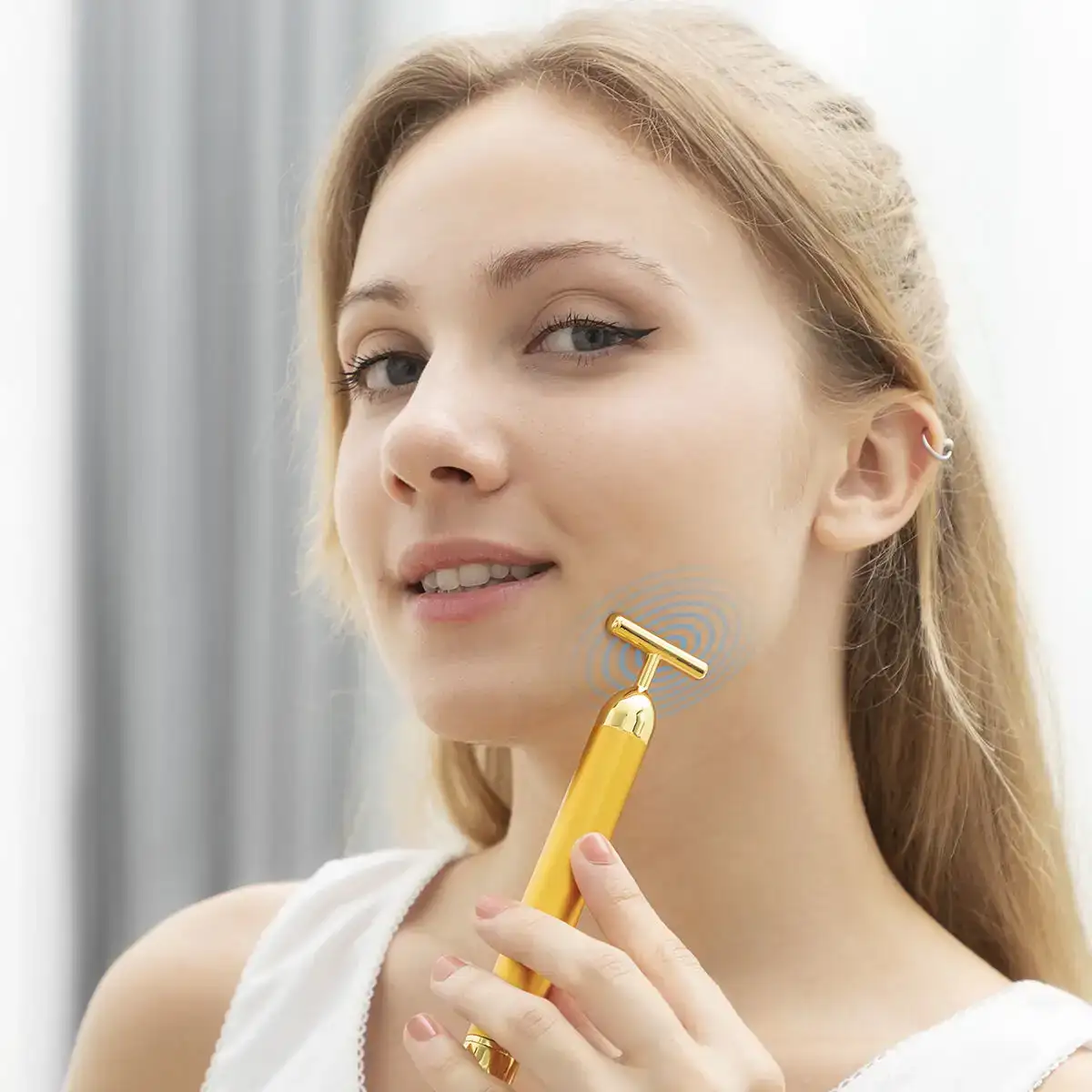 Masseur haute frequence pour le rajeunissement du visage t vibe innovagoods_4422. DIAYTAR COTE D'IVOIRE - Là où l'Élégance Devient un Mode de Vie. Naviguez à travers notre gamme et choisissez des produits qui apportent une touche raffinée à votre quotidien.