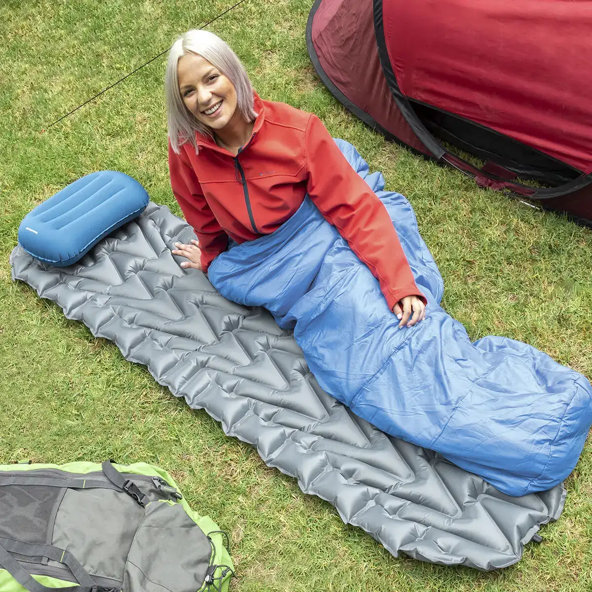 Matelas et oreiller gonflables ultralight innovagoods_3470. DIAYTAR COTE D'IVOIRE - Là où Chaque Produit est une Trouvaille Unique. Découvrez notre boutique en ligne et trouvez des articles qui vous distinguent par leur originalité.
