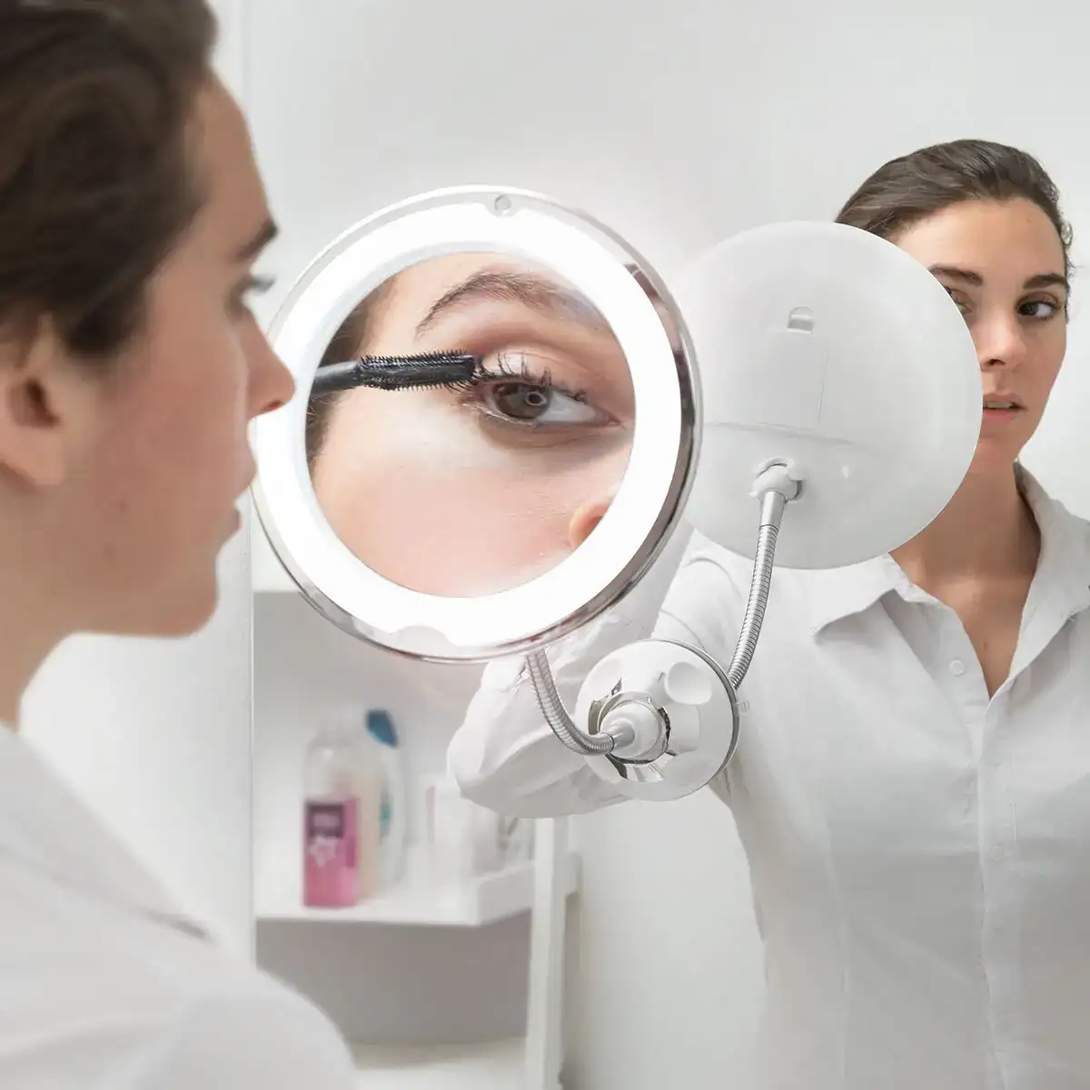 Miroir grossissant a led avec bras flexible et ventouse mizoom innovagoods_9128. DIAYTAR COTE D'IVOIRE - Votre Portail Vers l'Exclusivité. Explorez notre boutique en ligne pour découvrir des produits uniques et raffinés, conçus pour ceux qui recherchent l'excellence.