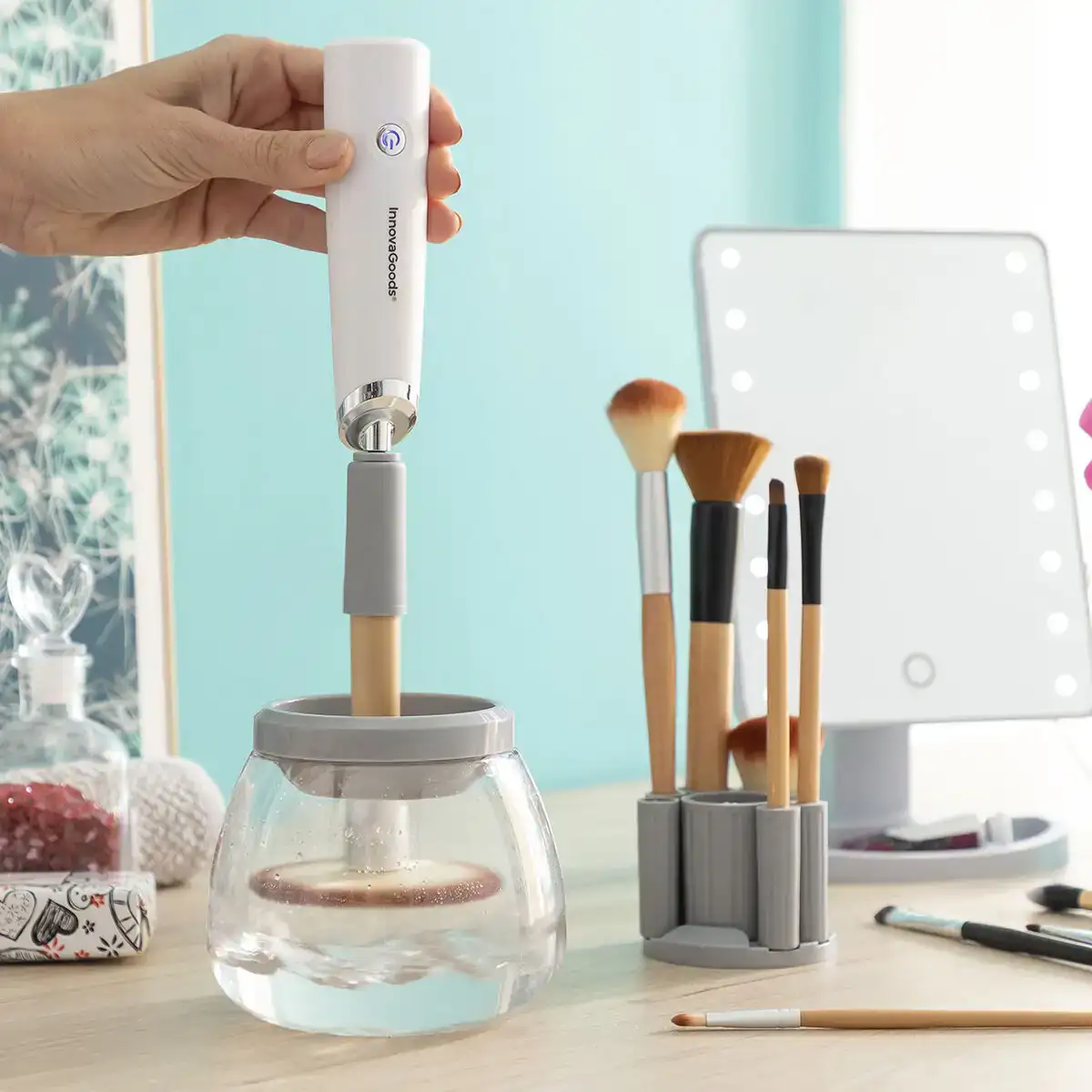 Nettoyeur et sechoir automatique pour pinceaux de maquillage maklin innovagoods_2459. DIAYTAR COTE D'IVOIRE - Votre Plateforme pour un Shopping Inspiré. Explorez nos offres variées et découvrez des articles qui stimulent votre créativité et embellissent votre vie.