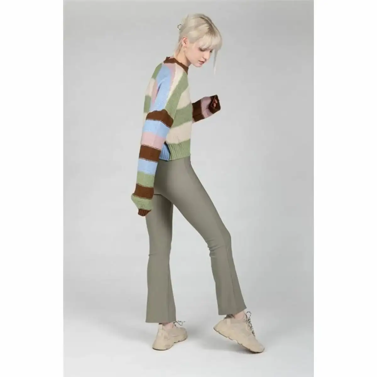 Pantalon 24colours casual vert_6095. DIAYTAR COTE D'IVOIRE - Votre Source d'Inspiration Shopping. Parcourez nos rayons et trouvez des articles qui vous inspirent, que ce soit pour votre style, votre maison ou votre vie quotidienne.