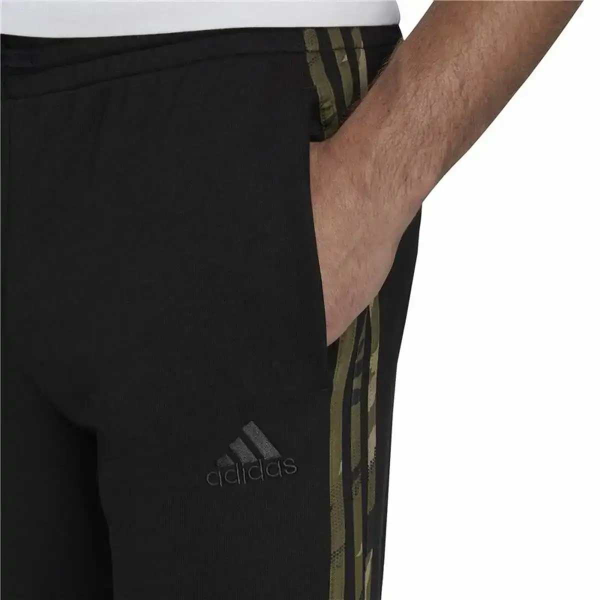 Pantalon de sport long adidas essentials camo print noir homme_9619. DIAYTAR COTE D'IVOIRE - Où Chaque Détail Compte. Parcourez nos produits soigneusement sélectionnés et choisissez des articles qui correspondent à votre style et à vos valeurs.