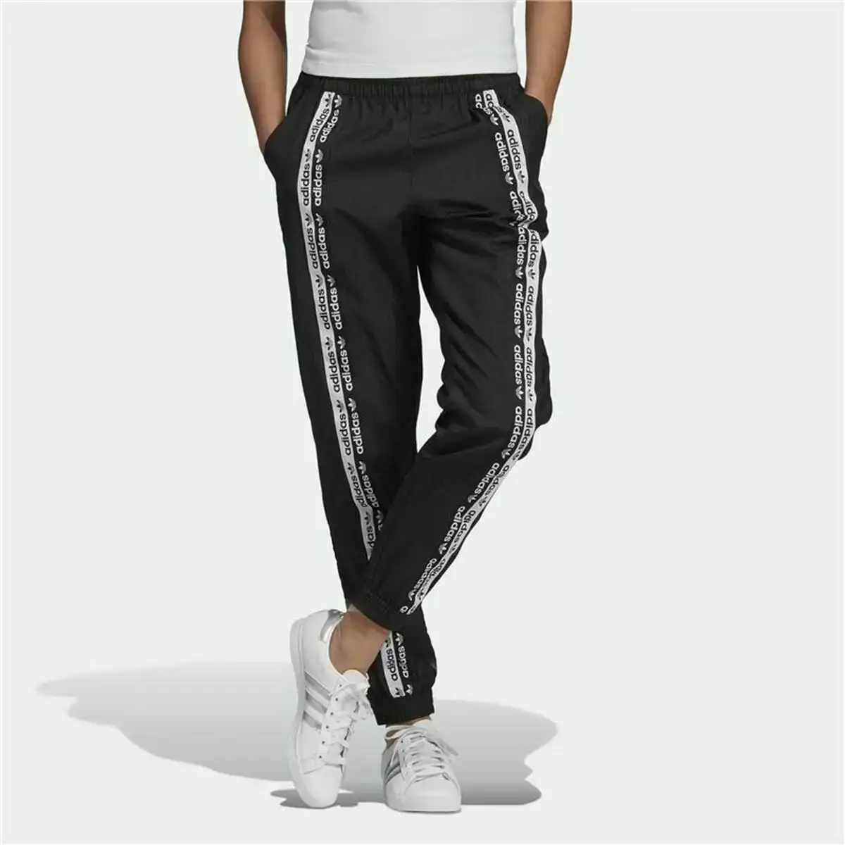 Pantalon pour adulte adidas track femme noir_6802. DIAYTAR COTE D'IVOIRE - L'Art du Shopping Sublime. Naviguez à travers notre catalogue et choisissez parmi des produits qui ajoutent une touche raffinée à votre vie quotidienne.