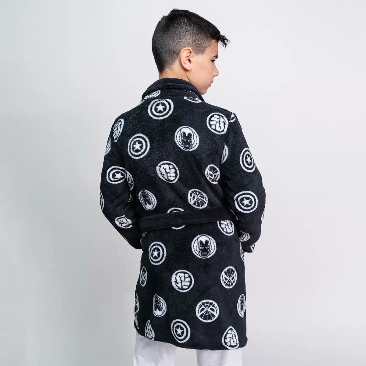 Peignoir pour enfants marvel noir_3111. DIAYTAR COTE D'IVOIRE - L'Art de Choisir, l'Art de Vivre. Parcourez notre boutique en ligne et découvrez des produits qui transforment chaque choix en une expérience enrichissante.