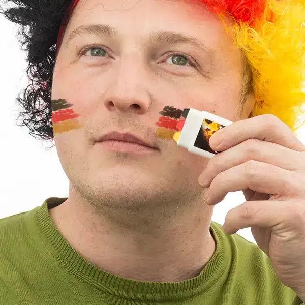 Peinture de visage drapeau de l allemagne_1136. Entrez dans l'Univers de DIAYTAR COTE D'IVOIRE - Où le Shopping Devient une Découverte. Explorez nos rayons et dénichez des trésors qui illuminent votre quotidien.