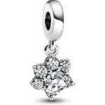 Perle de verre femme pandora sparkling pet paw print_5819. DIAYTAR COTE D'IVOIRE - L'Art de Choisir, l'Art de S'émerveiller. Explorez notre boutique en ligne et choisissez des articles qui éveillent votre sens de l'émerveillement.