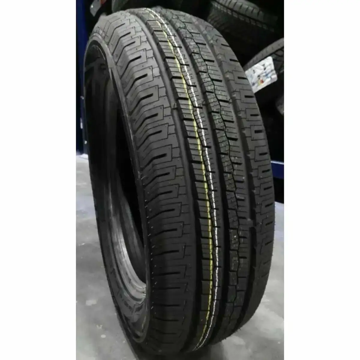 Pneu van tracmax all season van saver 215 75r16c_5593. DIAYTAR COTE D'IVOIRE - Où Choisir est une Célébration. Découvrez notre sélection de produits qui représentent la diversité et la joie du Côte d'Ivoire, à chaque étape de votre vie.