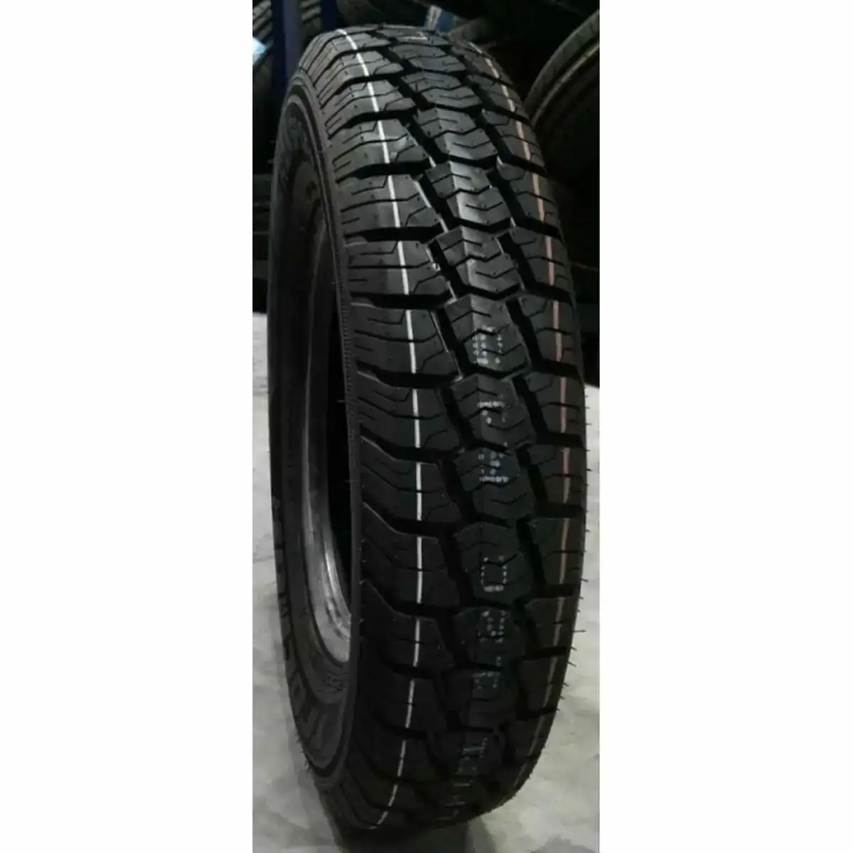 Pneu van tracmax transporter rf12 5 00r12lt_1183. Bienvenue chez DIAYTAR COTE D'IVOIRE - Où Chaque Objet a son Histoire. Découvrez notre sélection méticuleuse et choisissez des articles qui racontent l'âme du Côte d'Ivoire.