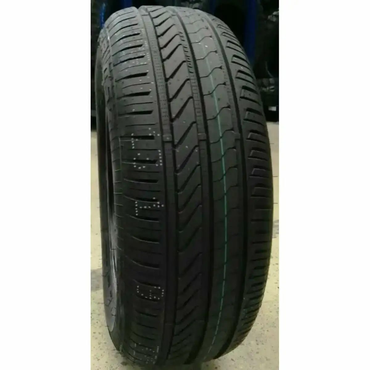 Pneus de voiture cooper cs7 175 65hr14_1757. DIAYTAR COTE D'IVOIRE - Votre Passage vers la Découverte. Explorez notre boutique en ligne pour trouver des trésors qui vous attendent, du traditionnel à l'avant-garde.