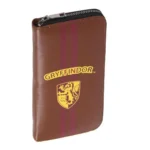 Portefeuille harry potter gryffindor marron_4519. Bienvenue chez DIAYTAR COTE D'IVOIRE - Où Chaque Objet a sa Propre Histoire. Découvrez notre sélection soigneusement choisie et choisissez des produits qui racontent le patrimoine sénégalais.