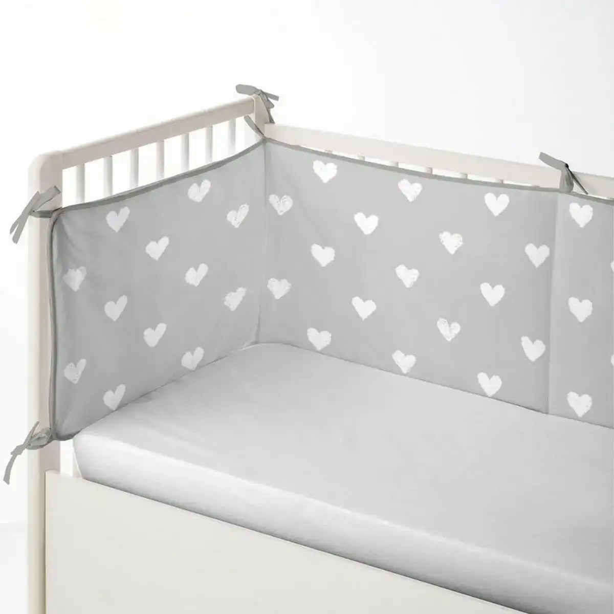 Protection du berceau cool kids hearts 60 x 60 x 60 40 cm _5957. Bienvenue sur DIAYTAR COTE D'IVOIRE - Où Chaque Détail compte. Plongez dans notre univers et choisissez des produits qui ajoutent de l'éclat et de la joie à votre quotidien.