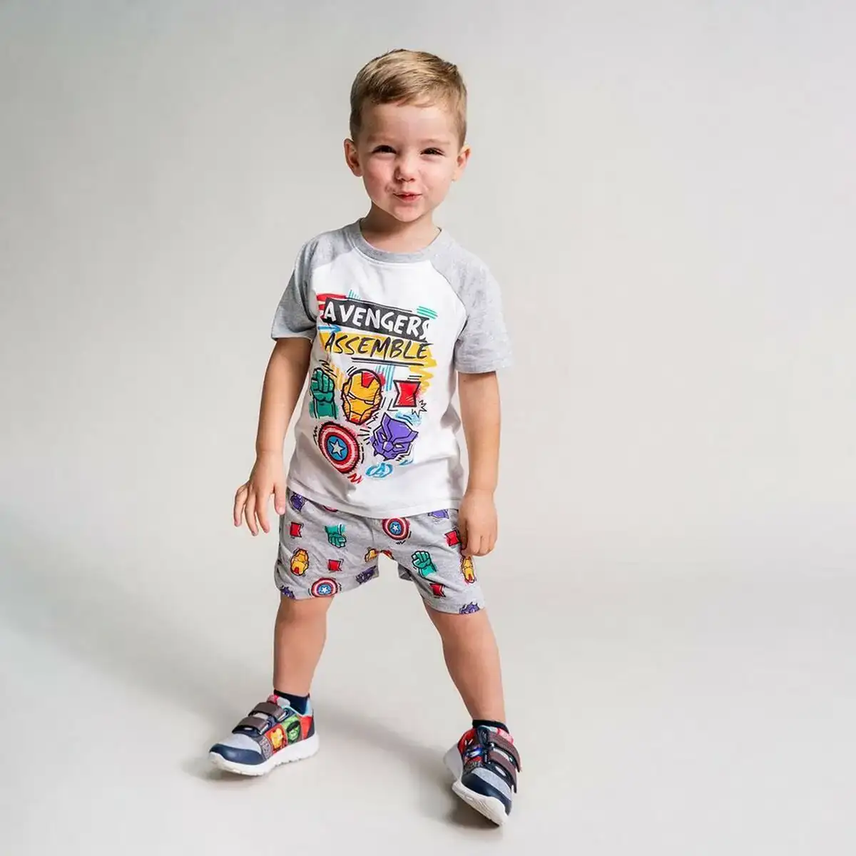 Pyjama d ete the avengers blanc gris_7413. DIAYTAR COTE D'IVOIRE - Votre Plateforme Shopping, Votre Choix Éclairé. Explorez nos offres et choisissez des articles de qualité qui reflètent votre style et vos valeurs.