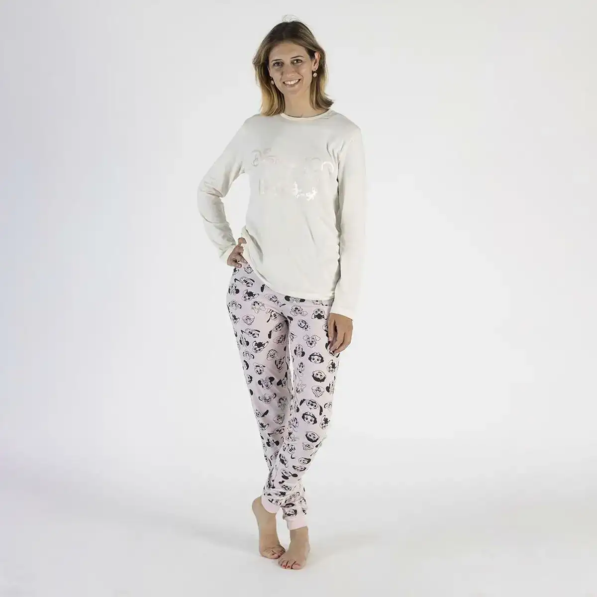 Pyjama disney rose clair beige_5811. DIAYTAR COTE D'IVOIRE - Là où Choisir est une Affirmation de Style. Naviguez à travers notre boutique en ligne et choisissez des produits qui vous distinguent et vous valorisent.