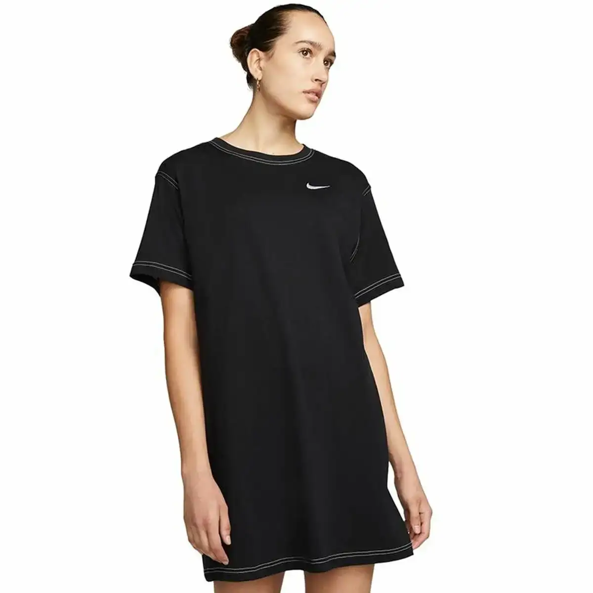 Robe nike swoosh noir_5157. Bienvenue chez DIAYTAR COTE D'IVOIRE - Où Chaque Produit a son Histoire. Découvrez notre sélection unique et trouvez des articles qui racontent la richesse culturelle et artistique du Côte d'Ivoire.