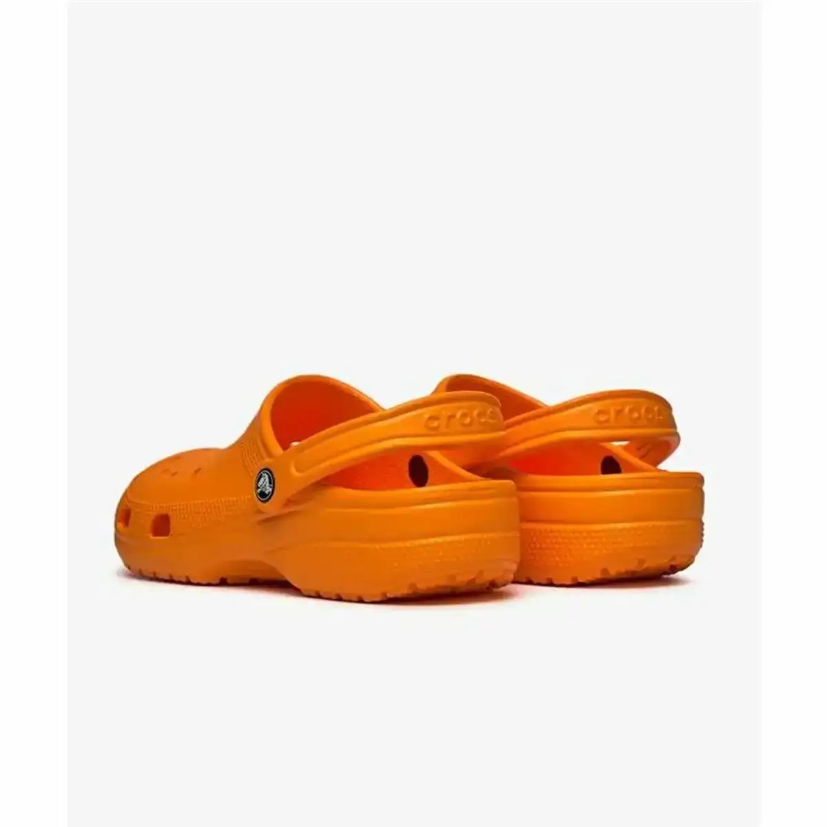 Sabots crocs classic orange adultes_7726. DIAYTAR COTE D'IVOIRE - Votre Destination Shopping Inspirante. Explorez notre catalogue pour trouver des articles qui stimulent votre créativité et votre style de vie.