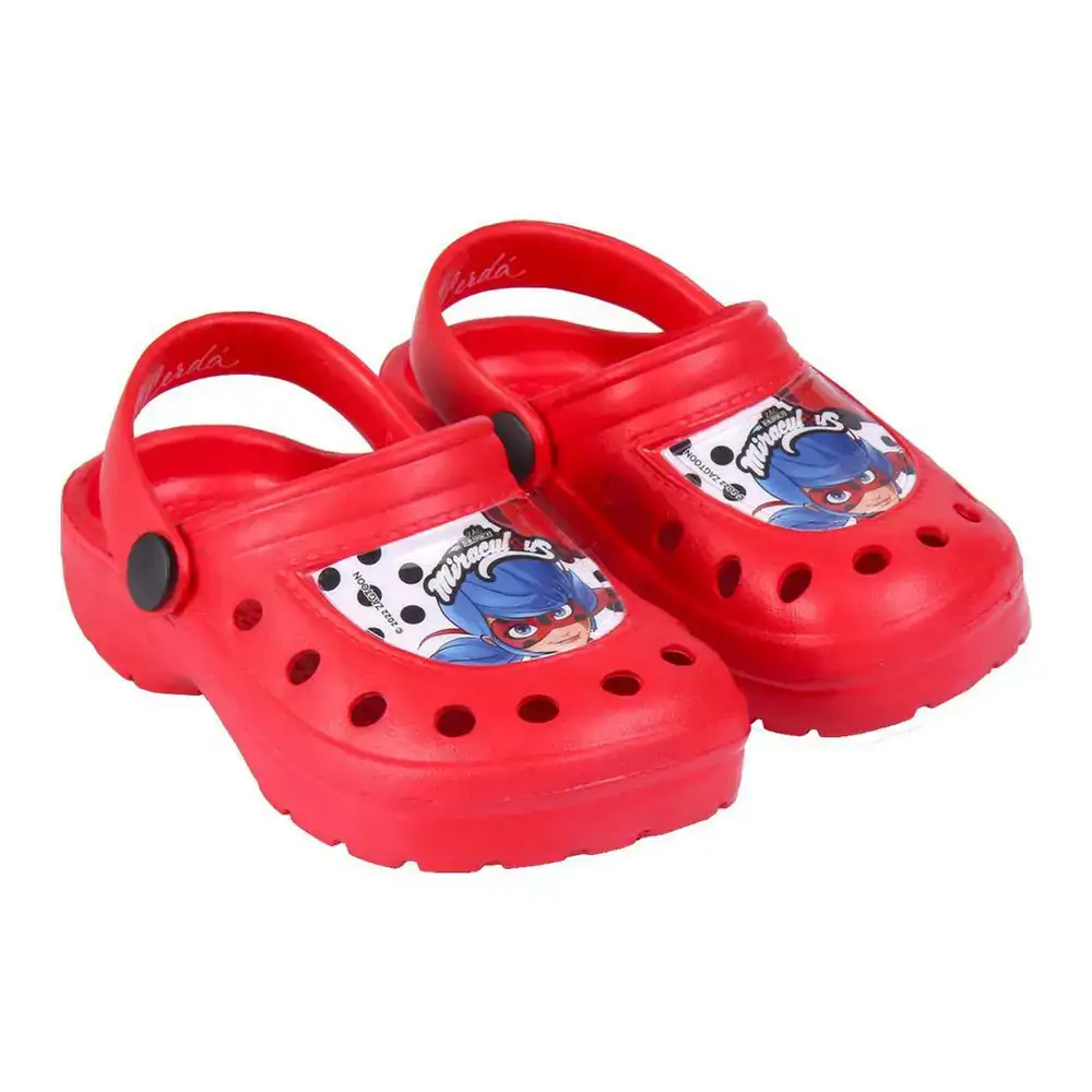 Sabots de plage lady bug rouge_1444. DIAYTAR COTE D'IVOIRE - L'Art de Vivre en Couleurs et en Styles. Parcourez notre sélection et trouvez des articles qui reflètent votre personnalité et votre goût pour la vie.