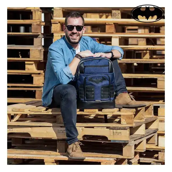 Sac a dos casual batman blue marine_3145. DIAYTAR COTE D'IVOIRE - Votre Destination pour un Shopping Éclairé. Parcourez notre boutique en ligne pour découvrir des produits de qualité qui embelliront votre quotidien.