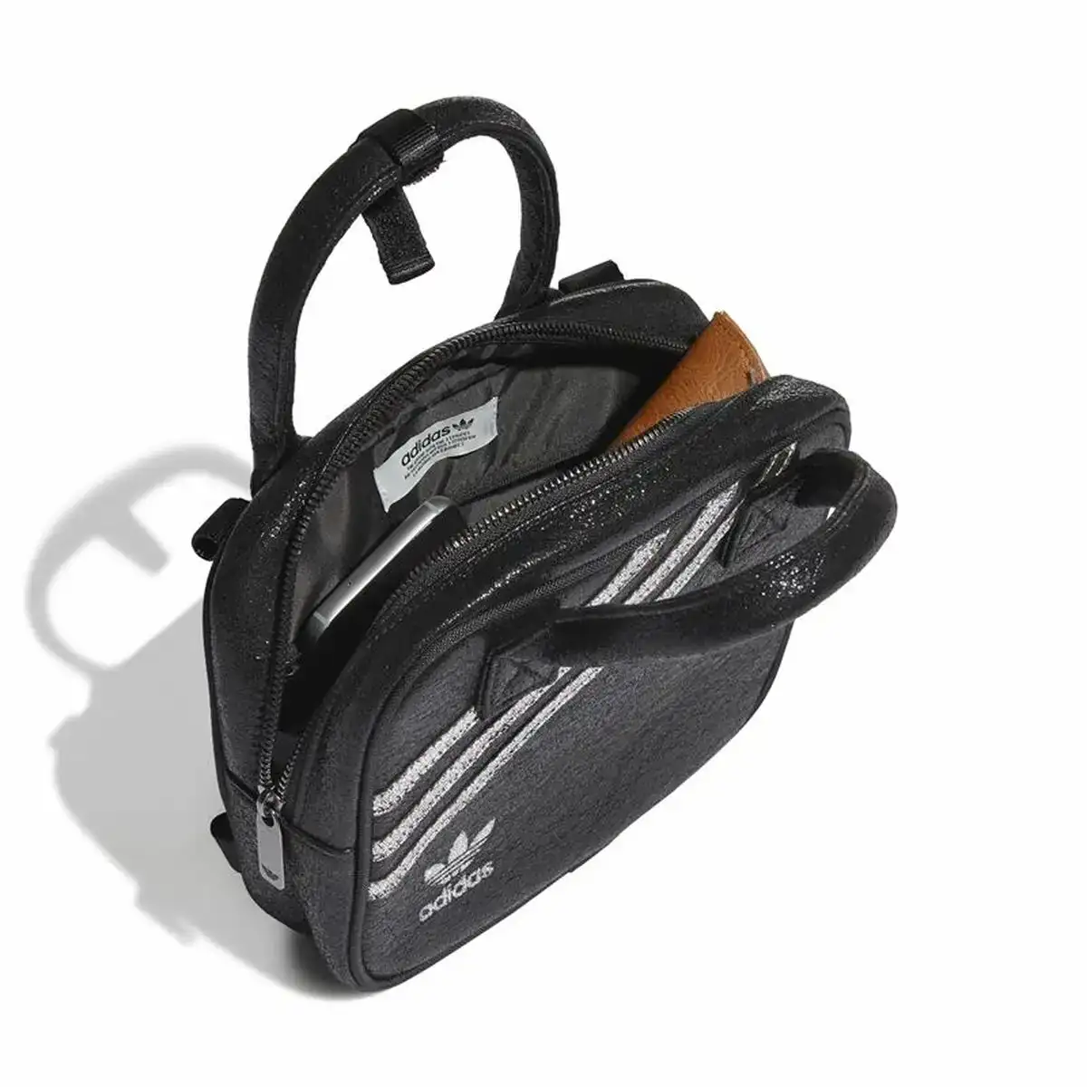 Sac a dos de sport adidas originals_1842. DIAYTAR COTE D'IVOIRE - Votre Passage vers la Découverte. Explorez notre boutique en ligne pour trouver des trésors qui vous attendent, du traditionnel à l'avant-garde.