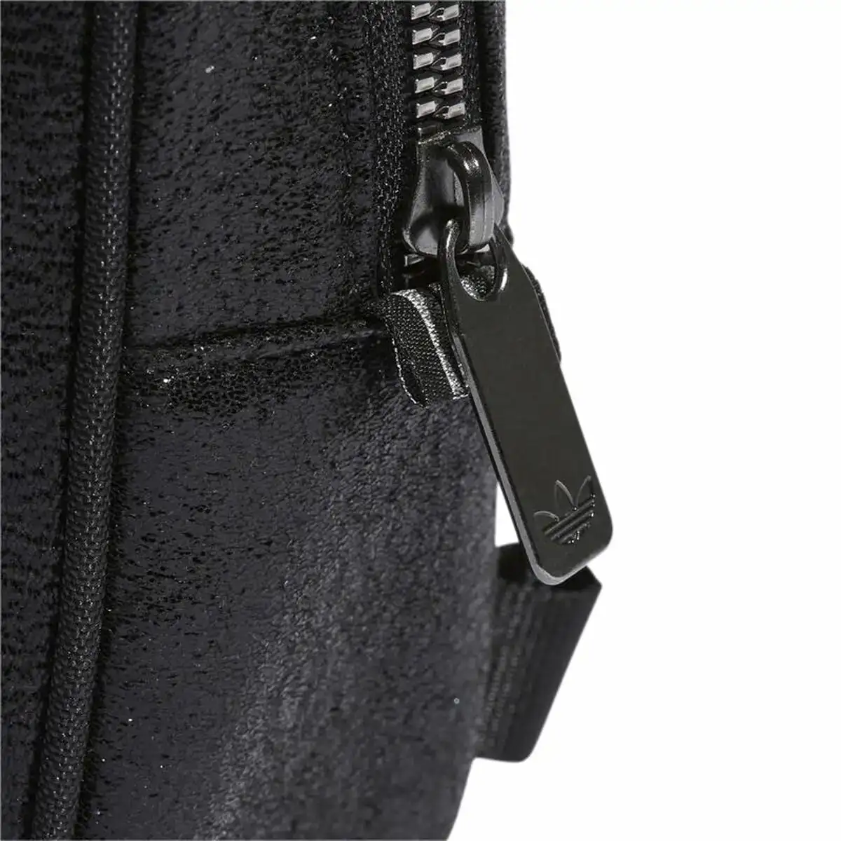 Sac a dos de sport adidas originals_3054. DIAYTAR COTE D'IVOIRE - Votre Source de Trésors Culturels. Naviguez à travers notre catalogue et trouvez des articles qui mettent en avant la richesse de la culture sénégalaise.