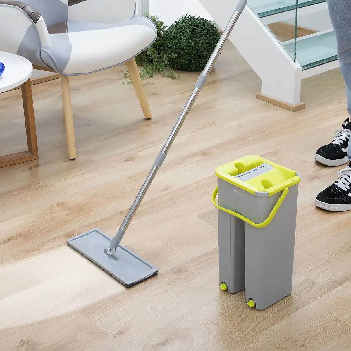 Serpillere avec seau a double action klirimop innovagoods_4112. DIAYTAR COTE D'IVOIRE - Où Chaque Produit a sa Place. Parcourez notre catalogue et choisissez des articles qui s'intègrent parfaitement à votre style et à votre espace.